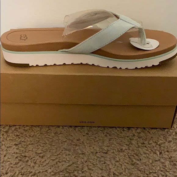 UGG Shoes - UGG Women's Lorrie Flip Flop Sz 8M
